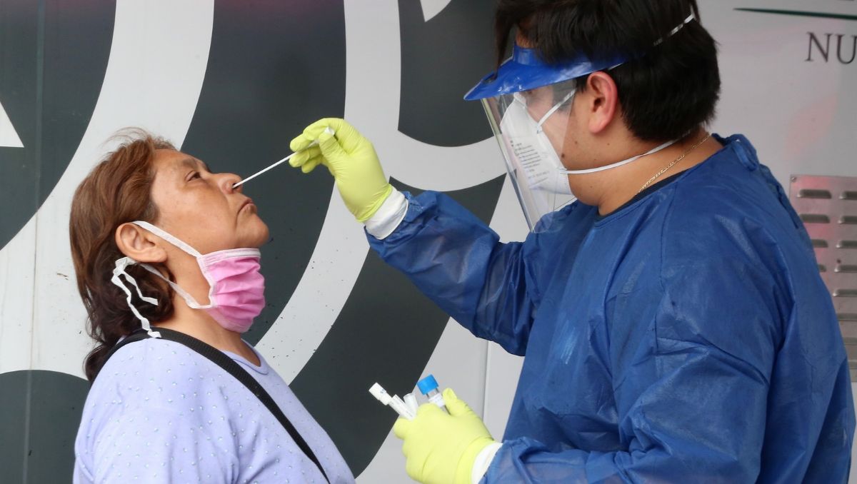 Al incremento de la influenza se suman las oleadas de covid-19 registradas en los meses más fríos del invierno. Jorge López