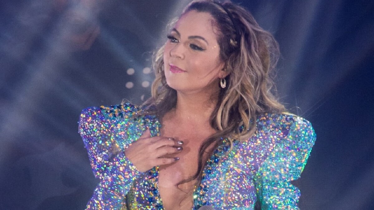 Mariana Ochoa desata burlas por presuntamente olvidar letras | Especial