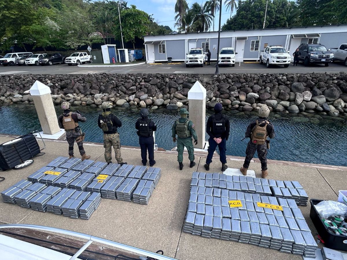 Miguel Ángel 'N', Giovanni 'N' y Eustaqui 'N' fueron detenidos con 840 kilos de cocaína. | DEA, División Chicago