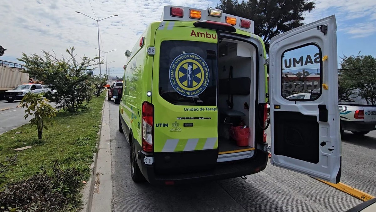 Pese a las labores de los cuerpos de emergencia, el hombre falleció en Periférico en Tlaquepaque (Juan Carlos Munguía)