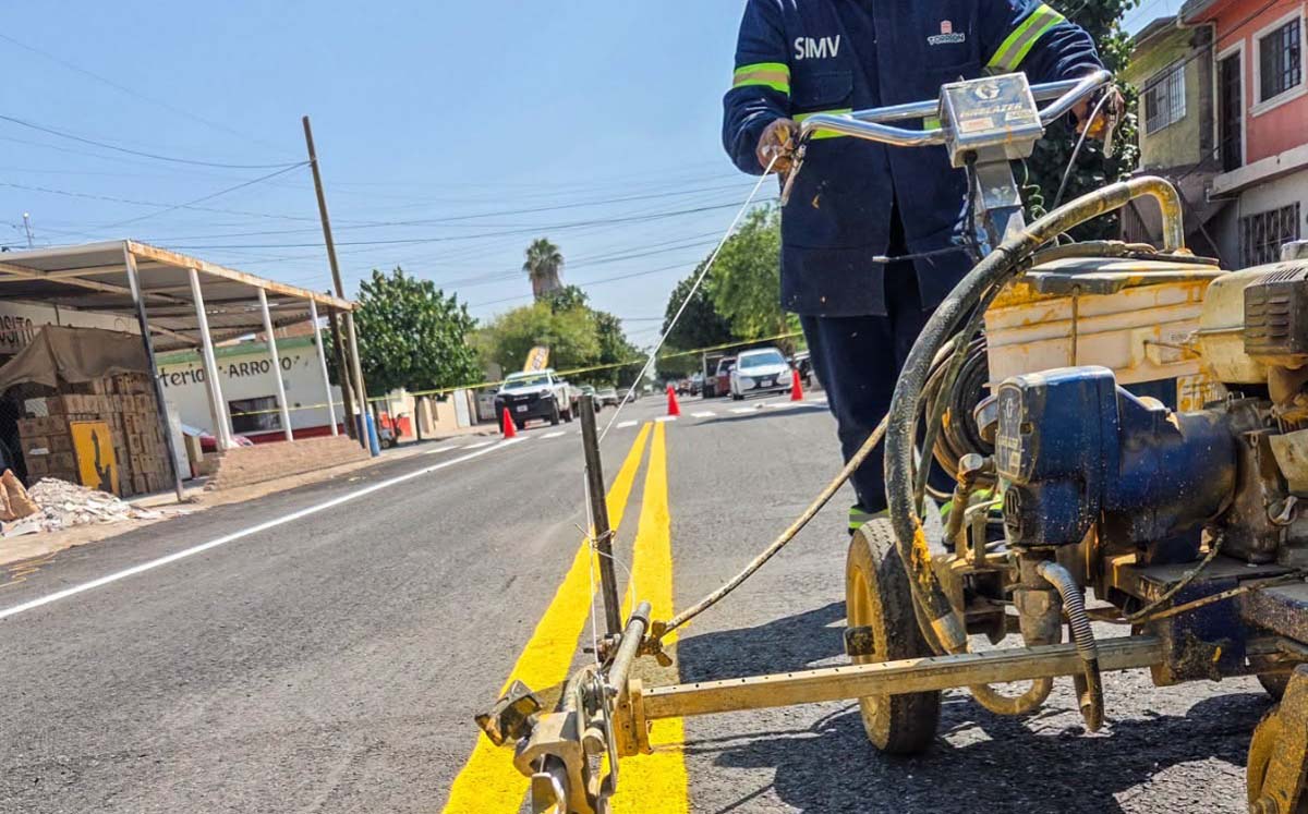 Realizan mantenimiento vial en colonias de Torreón. | Foto: Redes sociales @Municipio de Torreón