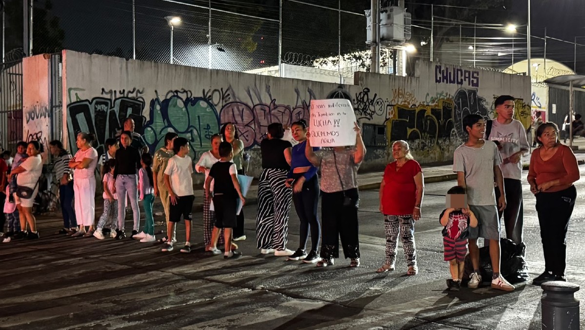 Vecinos de Polanquito bloquearon 8 de Julio y Reyes Heroles para protestar por la escasez de agua en Guadalajara (Usi Toledo)