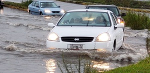 El alcalde sostuvo una reunión de trabajo con el secretario de gobernación, Samuel Aguilar Pala, en la cual analizaron la solución para evitar las inundaciones.