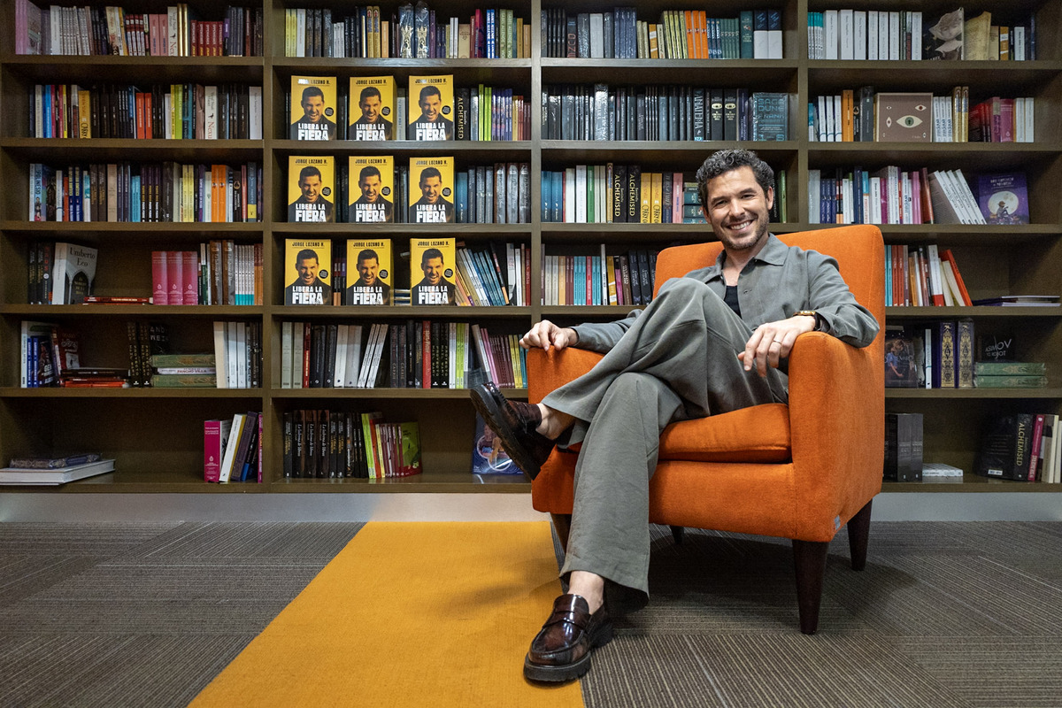 Jorge Lozano H. presentó su nuevo libro de la mano de Penguin Random House. | Foto: Jorge González