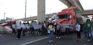 Madres buscadoras y colectivos exigen justicia con manifestación en la México-Toluca. | Foto: Tania Contreras