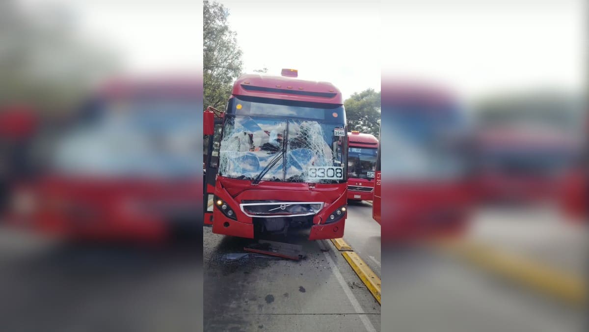 Metrobús dañado