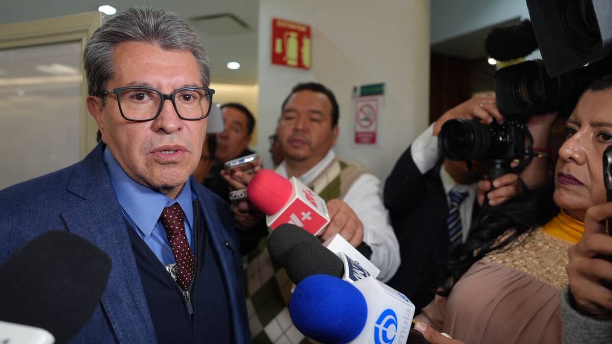 Monreal expresó la disposición de la mayoría parlamentaria de Morena a revisar la Ley del IMSS. | Foto: Especial