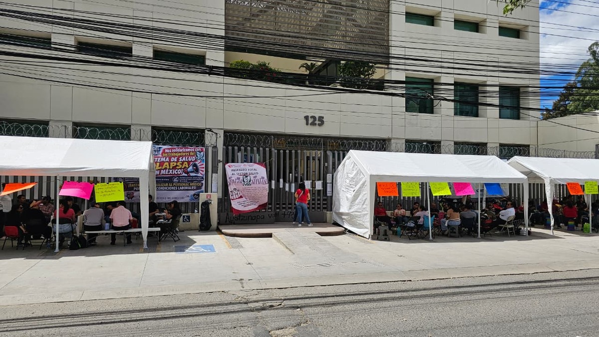 Protestan trabajadores del Poder Judicial en Guerrero. | Foto: Especial