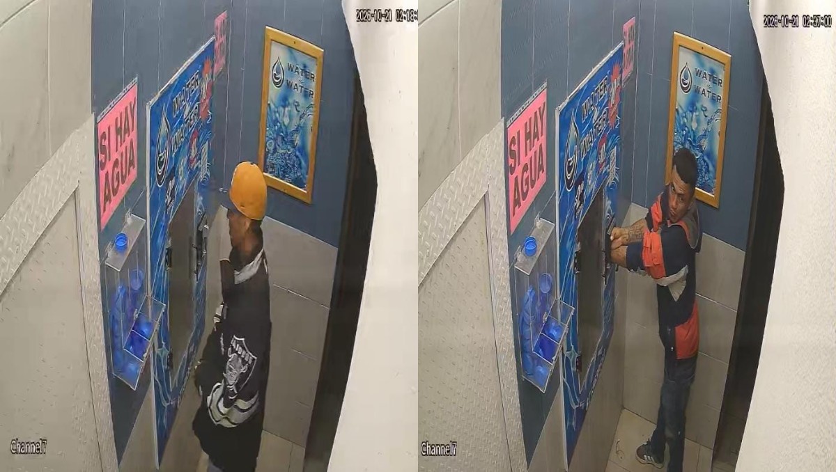 Roban y vandalizan expendios de agua purificada en la colonia Monterreal de Torreón. (Alejandro Castañeda)