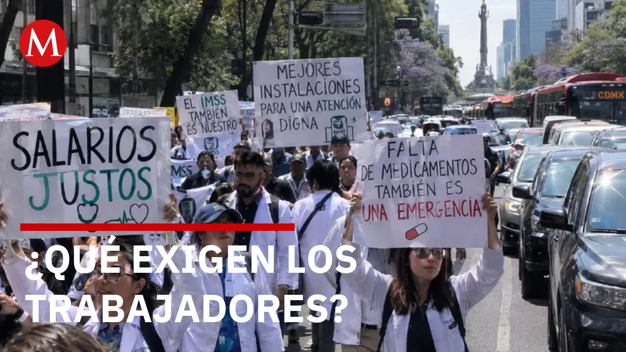 Trabajadores del IMSS se manifiestan en Palacio Nacional por pensiones dignas