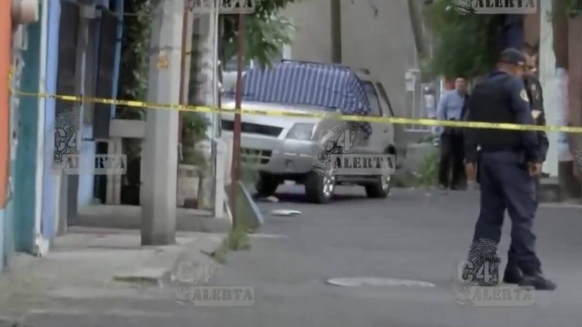 La víctima quedó sin vida dentro de una camioneta gris tras recibir múltiples disparos. | Especial
