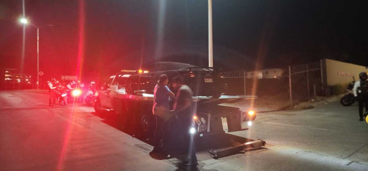 Aseguramiento de vehículos por su presunta participación en arrancones. (Cortesía)