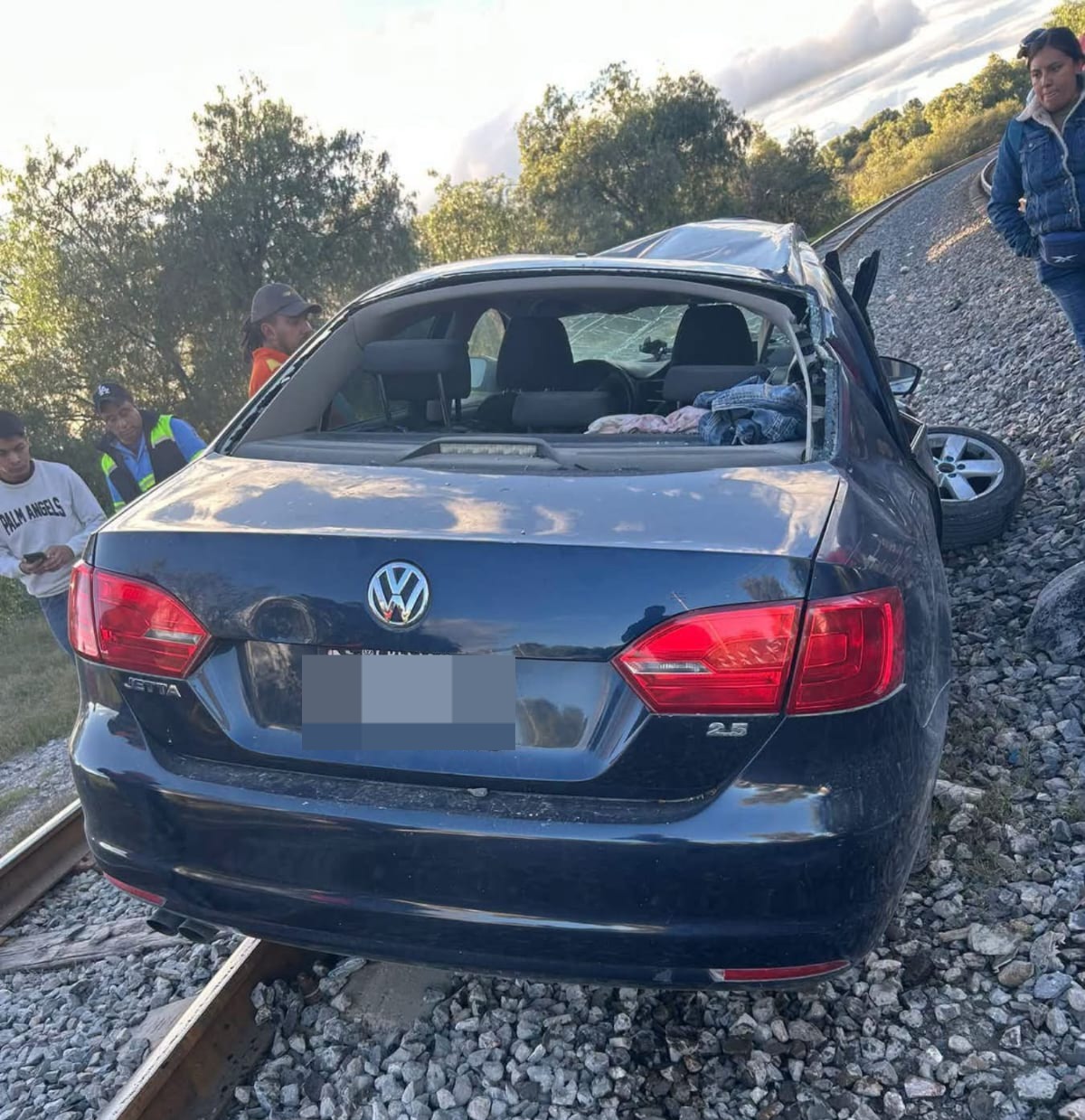 Hombre muere tras ser arrollado su automóvil por un tren en Hidalgo. (Especial)