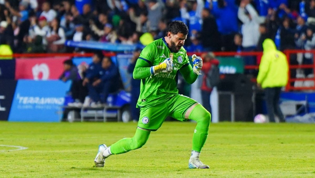 Joel Huiqui respondió si Gudiño será el nuevo portero titular del Cruz Azul (Imago7)