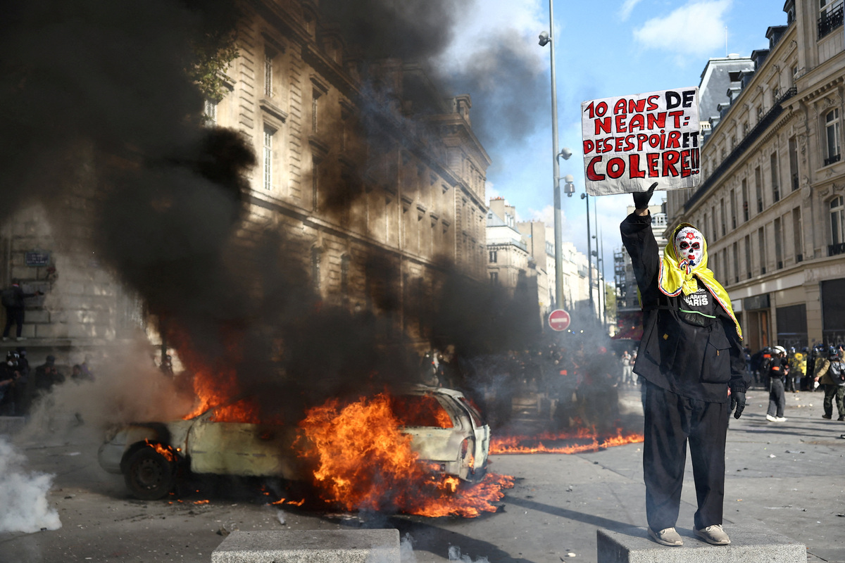 Manifestantes durante una protesta en París. | Reuters