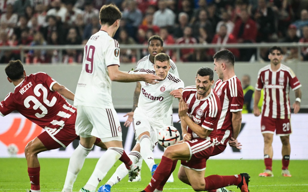 Olympiacos vs Sparta Praha en la Jornada 3 de la UEFA Europa League 2026 (AFP)