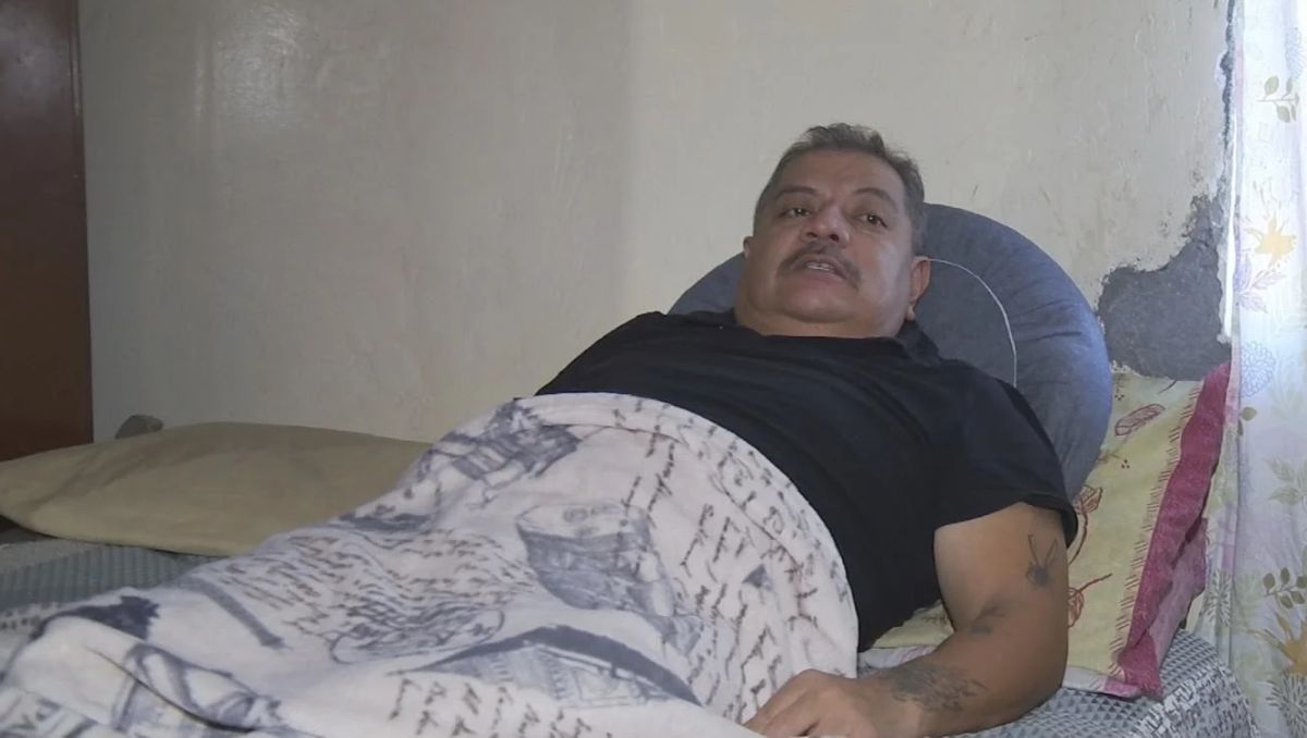 Saúl Hernández López sufrió la amputación de su pierna izquierda luego de que un poste la cayera encima. | Susana Paredes