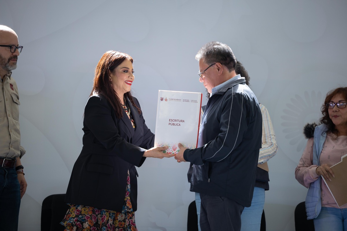 La jefa de Gobierno, Clara Brugada, dialogó con beneficiarios. (Foto: especial)