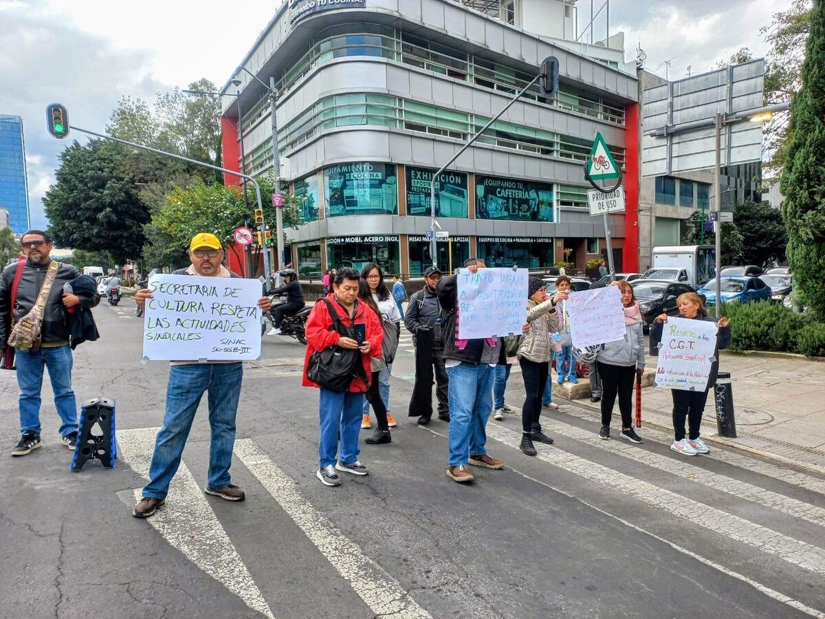Manifestación de trabajadores de la Sección SC-DGB-III del Sindicato Nacional de Cultura. (Foto: Especial)