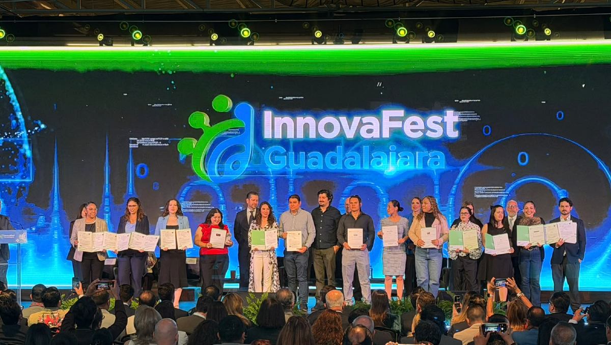 La Universidad de Guadalajara destaca con la presentación de 61 prototipos tecnológicos. (Roberto Hurtado)