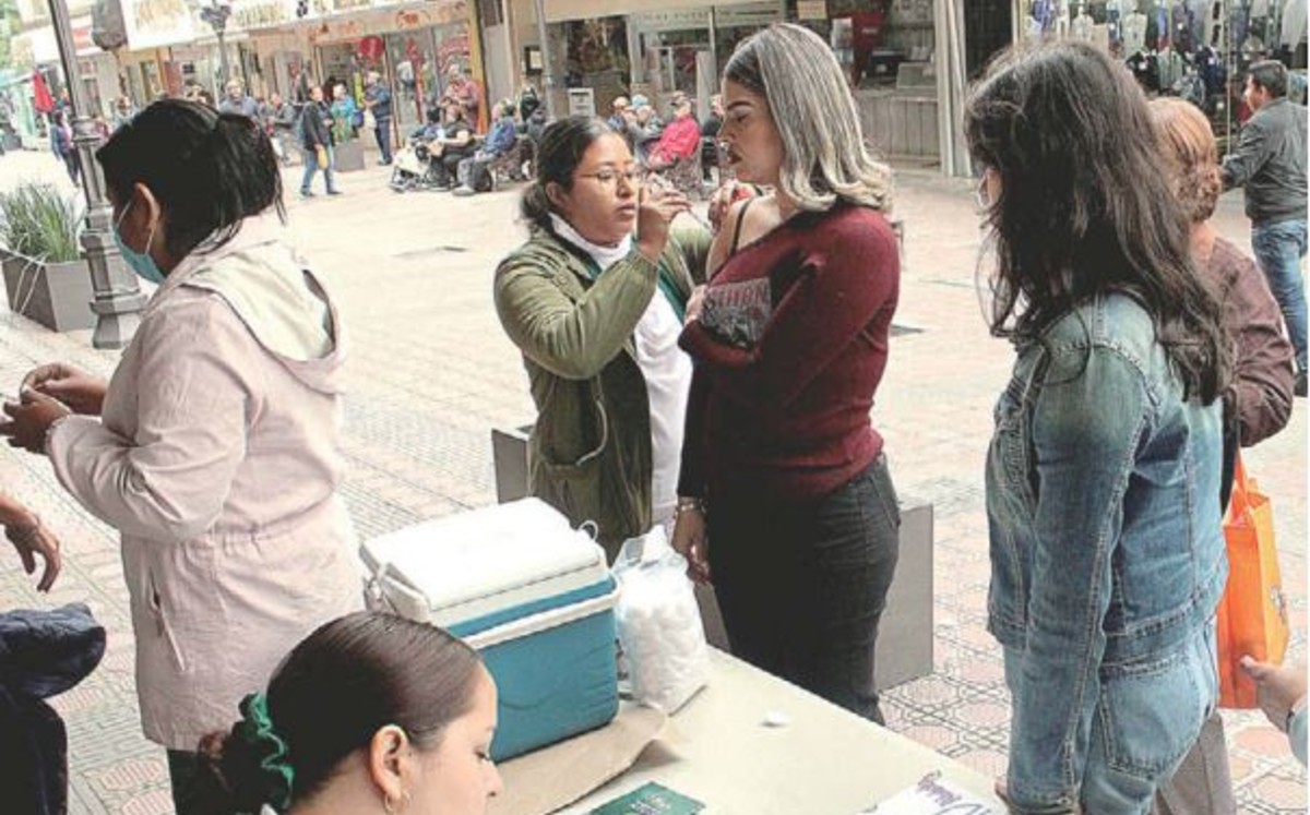 Las campañas de vacunación contra este padecimiento se realizan de manera periódica en municipios de la entidad. YAZMÍN SÁNCHEZ