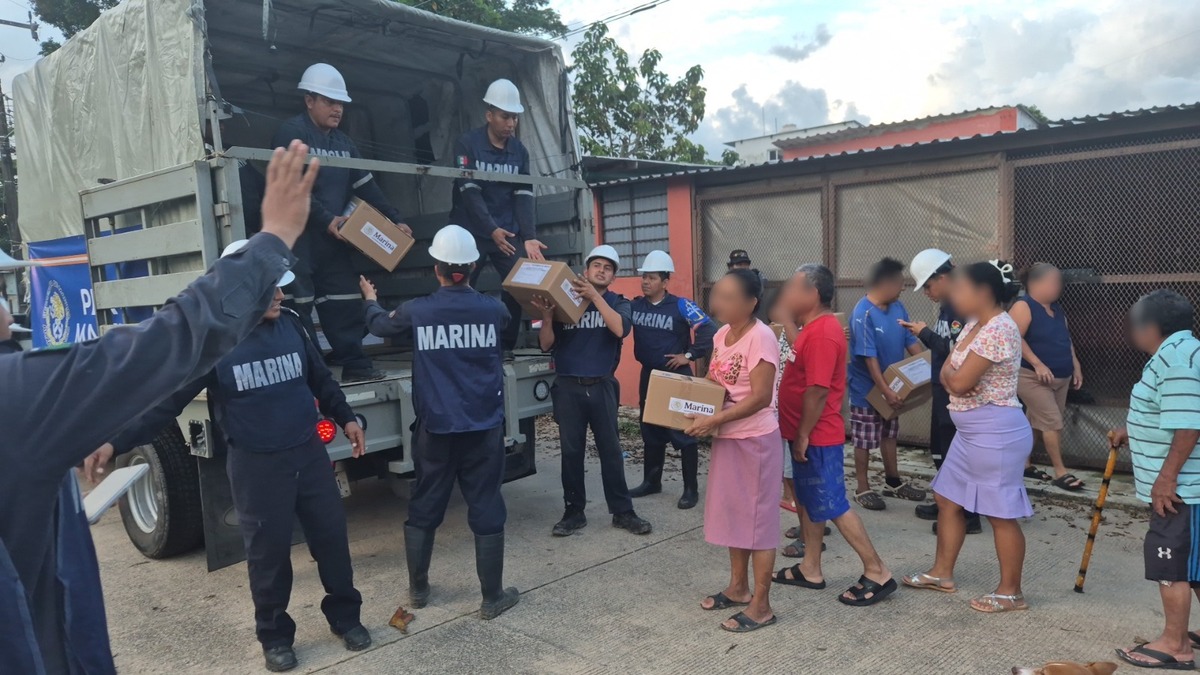 Marina continúa brindando apoyo en distintos municipios del sur de Veracruz | Foto: Especial