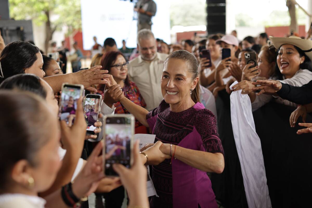 Sheinbaum visitó por primera vez Apatzingán desde que inició su gobierno. | Foto: Especial
