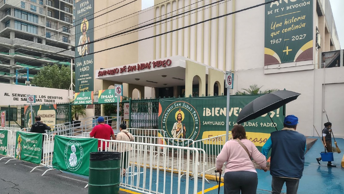 Estos son los primeros cierres viales registrados por fiestas en santuario del centro de Monterrey. | Israel Santacruz