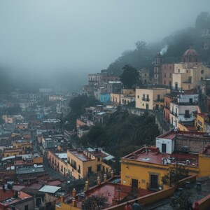 El clima en Guanajuato para este domingo 10 de noviembre será mayormente despejado, sin lluvias y con bajas temperaturas por la mañana y noche.