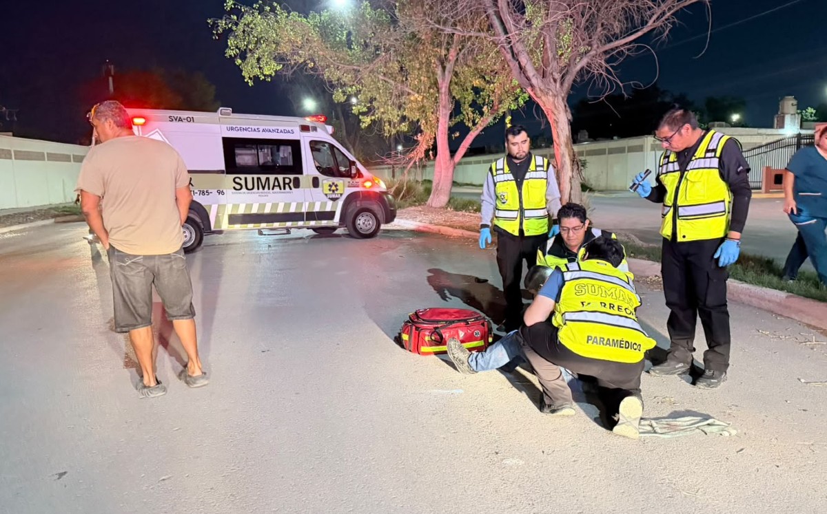 El hombre fue trasladado a un hospital. | Foto: Alejandro Escobedo