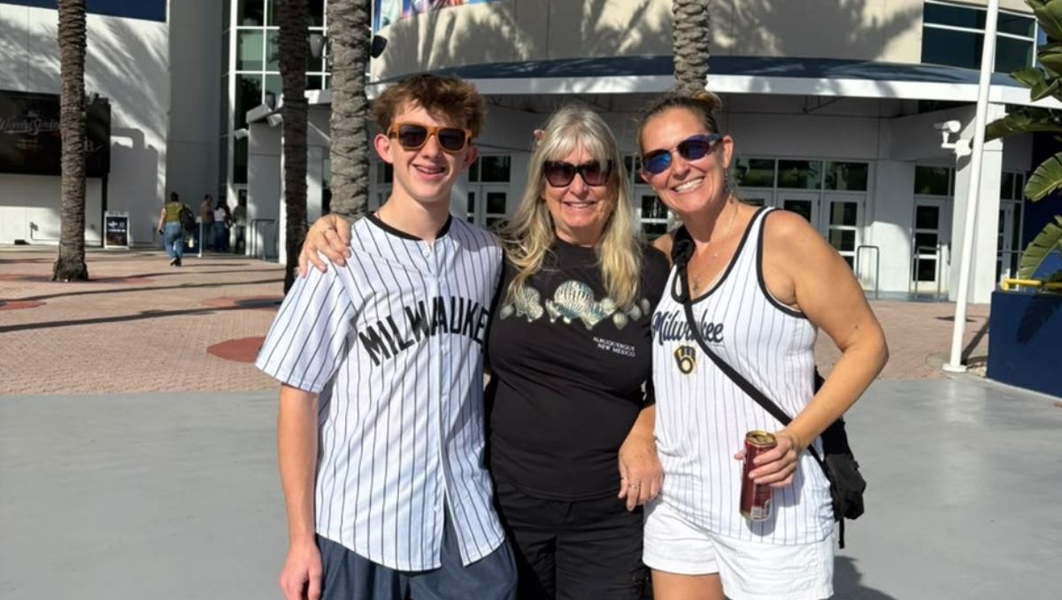 Aficionados de Brewers aprovechan costo de boletos para viajar a Tampa (Daniel Martínez)