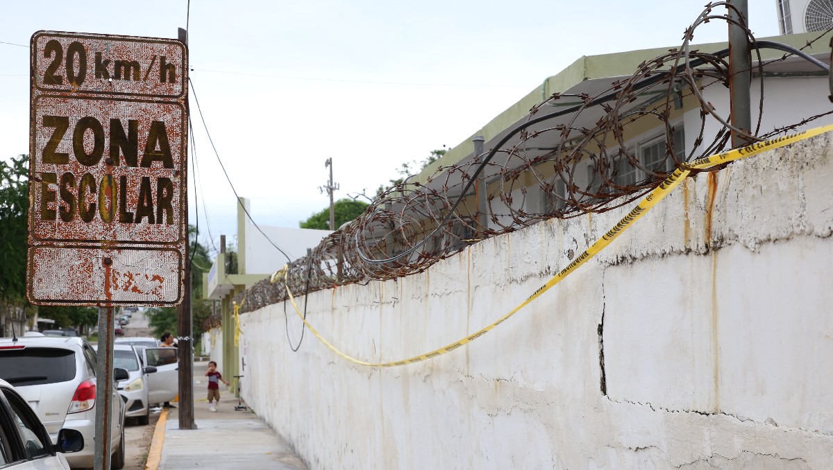 Barda escolar en Tampico amenaza con colapsar; reparación cuesta más de $700 mil. (Yazmín Sánchez)