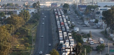 Alrededor de 50 vecinos de comunidades cerraron inicialmente el carril con dirección de Querétaro hacia San Luis Potosí.