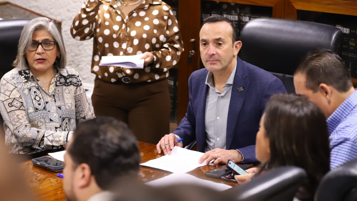Comisión de Coordinación y Régimen Interno (COCRI) en Congreso de Nuevo León | Luis Guerra