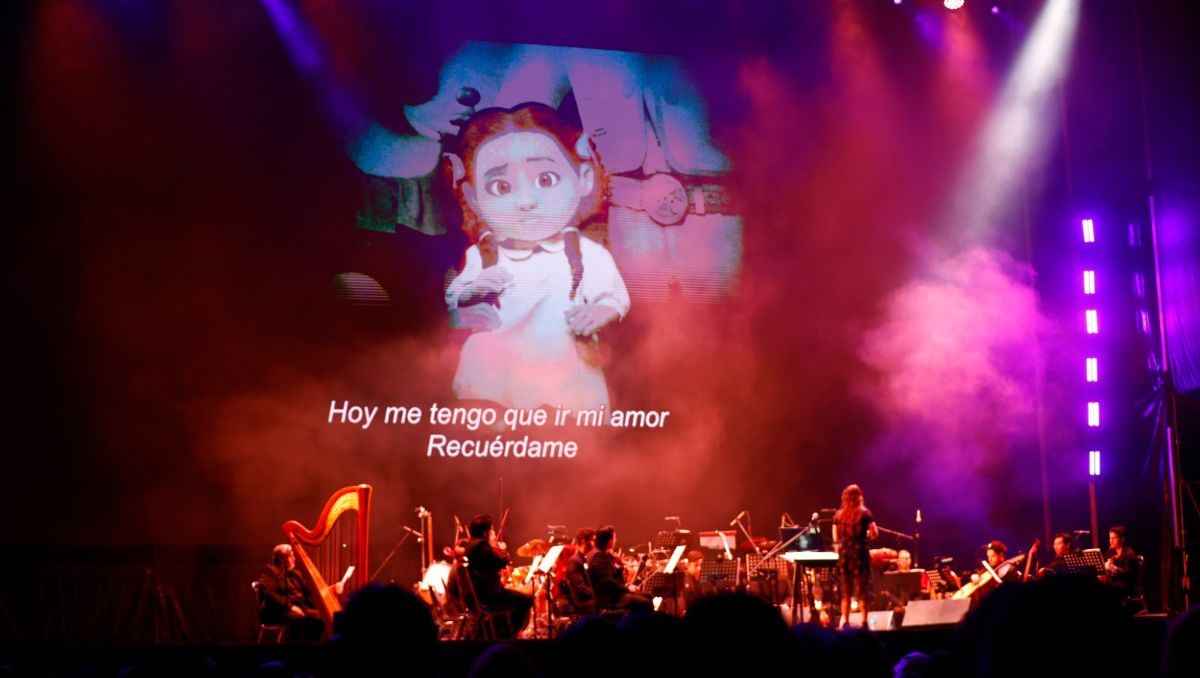 Disney Concerts y la OSUANL presentan la película Coco en vivo ante cientos de familias | Jorge López