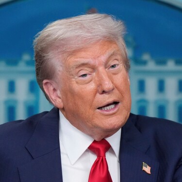 Donald Trump impulsó un impuesto de 3.5% al envío de remesas que después bajó a 1%.