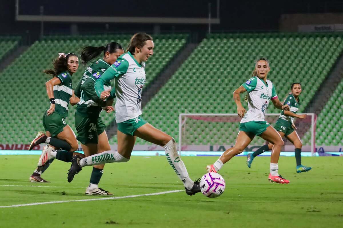 León remonta ante Santos Laguna y se lleva el triunfo en la femenil.| Verónica Rivera.