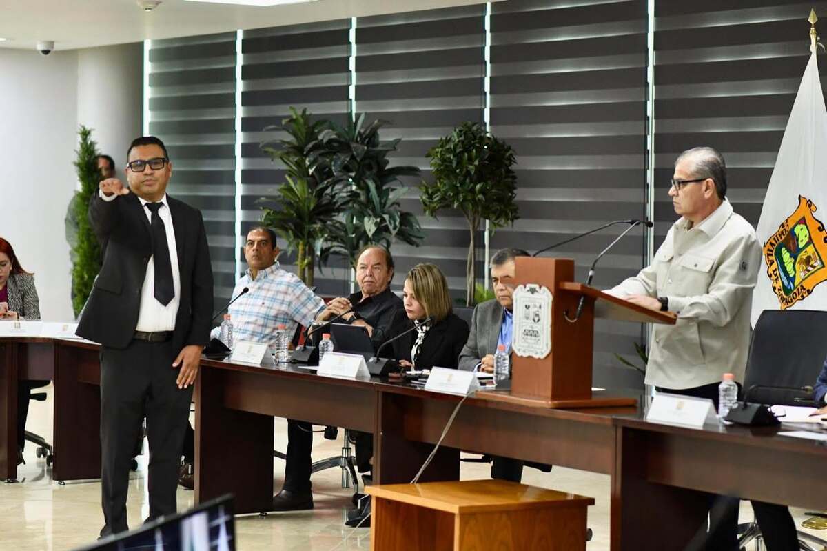 Toma de protesta del nuevo contralor de Torreón. | Foto: Facebook Miguel Angel Riquelme Solis
