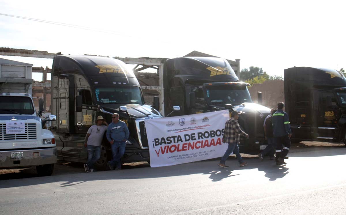 Transportistas de La Laguna se suman a manifestación nacional. | Foto: Rolando Riestra