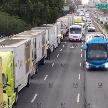 Transportistas protestan en la León-Silao.  | Dany Béjar