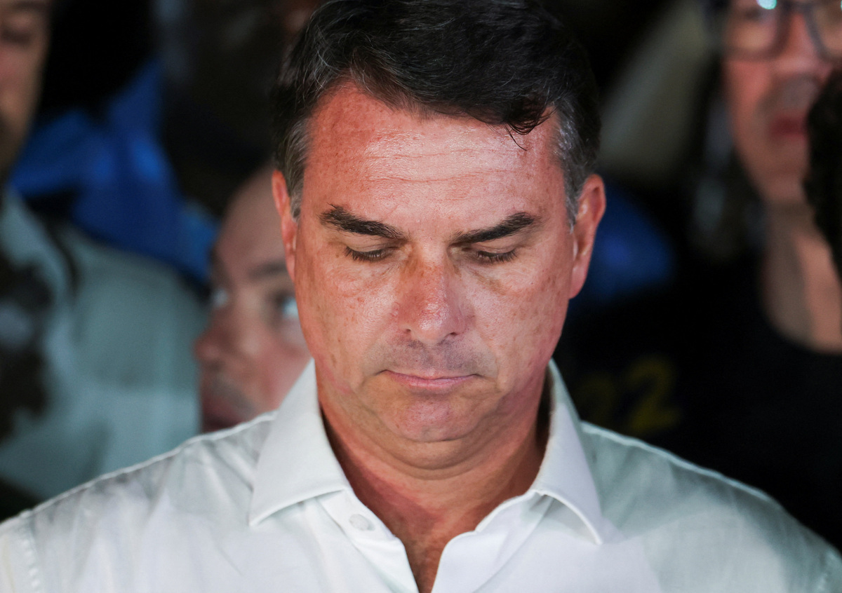 El candidato presidencial brasileño Flavio Bolsonaro, del Partido Liberal (PL), reacciona mientras habla tras perder la segunda vuelta. | Reuters