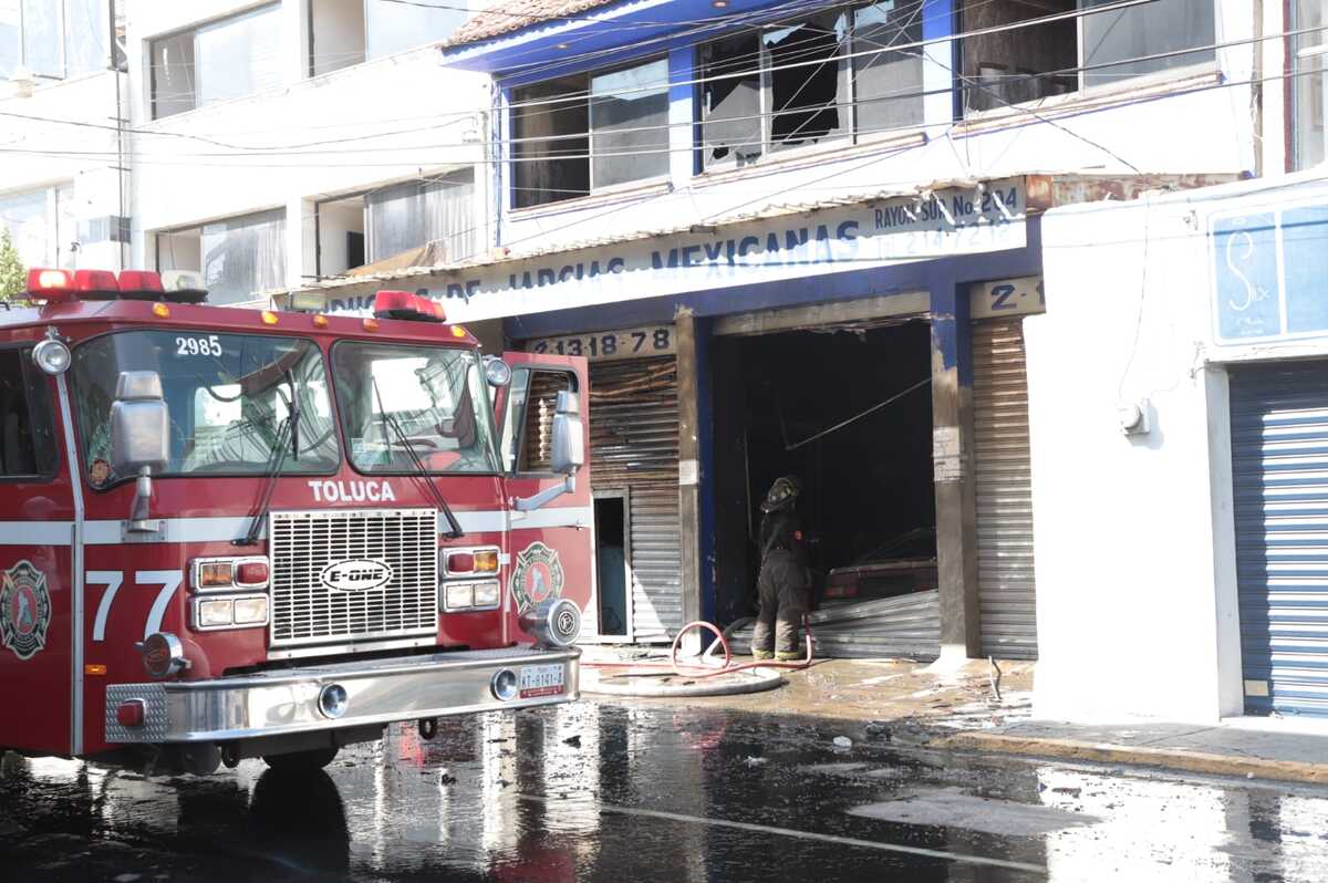La Grand Plaza Toluca está entre los negocios afectados por el incendio. | Foto: Tania Contreras