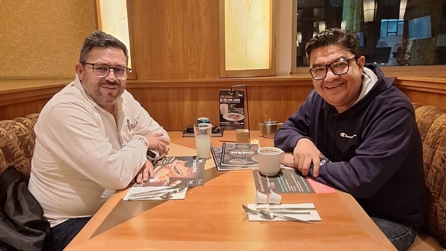 Octavio Magaña Soto y Marco Rico Mercado, dirigentes del PVEM y Morena en Hidalgo. (Miguel Ángel Puértolas)