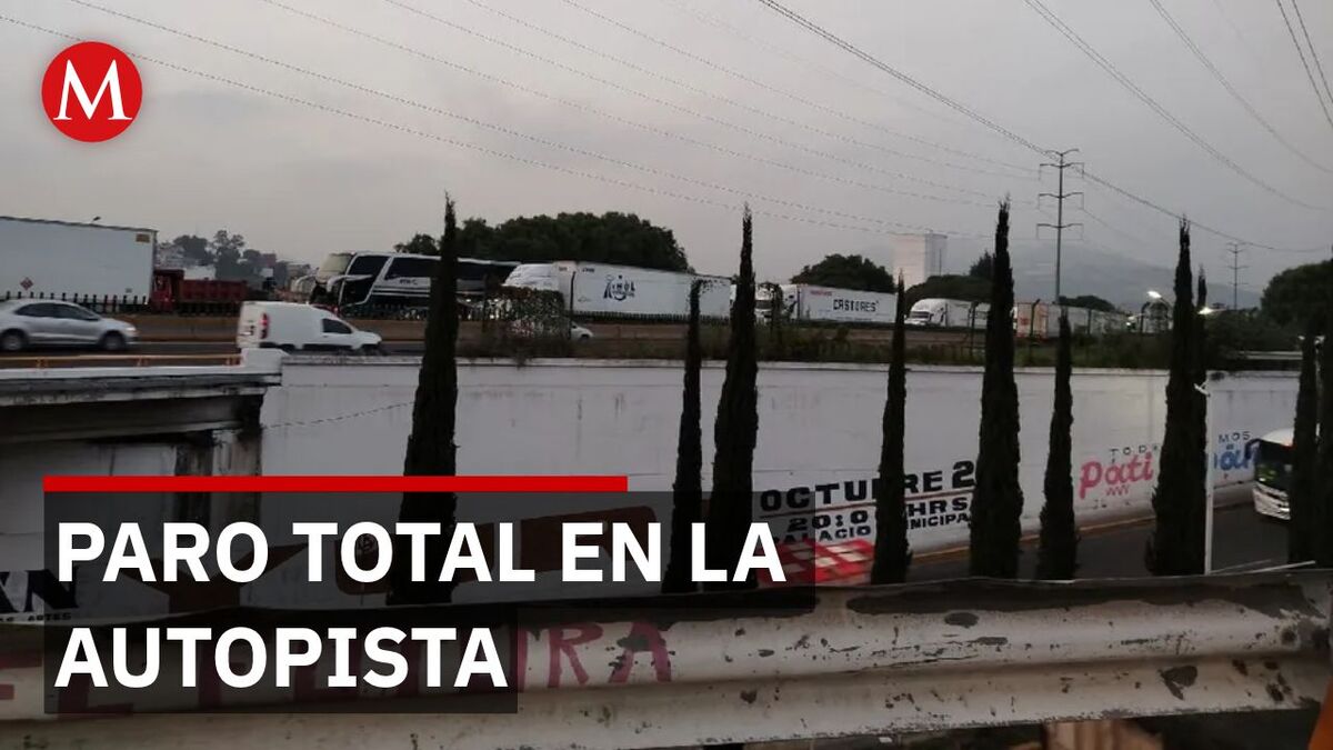 Transportistas bloquean 2 carriles de la autopista Chamapa-Lechería