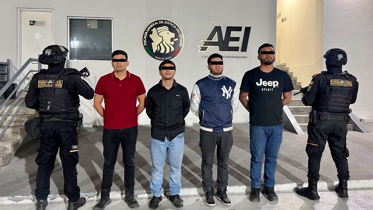 Los cuatro detenidos, el vehículo y los indicios asegurados fueron puestos a disposición del Ministerio Público. | Foto: Orlando Maldonado