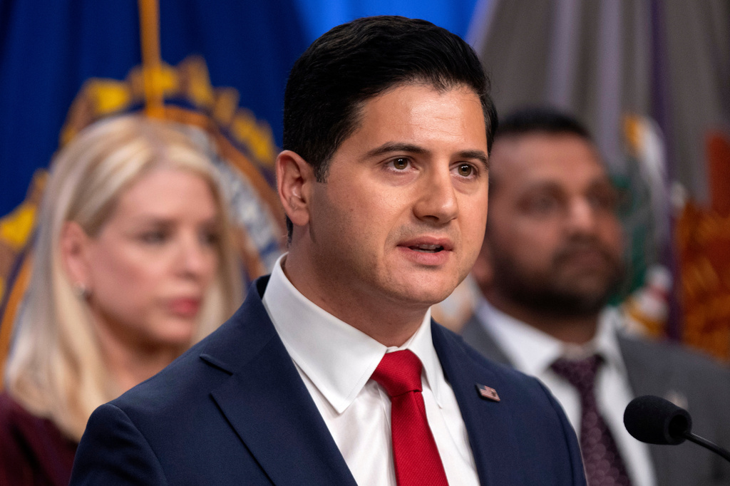 Essayli prestó juramento como fiscal federal interino en abril del año pasado. | AP