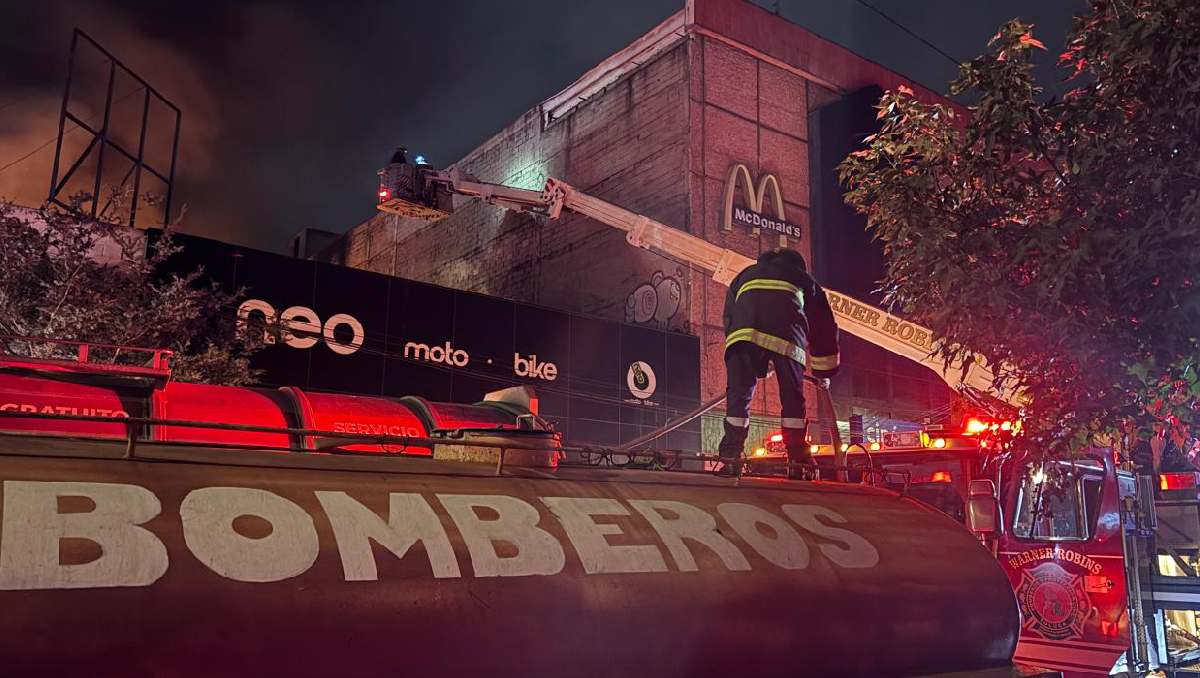 Incendio cerca de la Grand Plaza Toluca. | Foto: Ayuntamiento de Toluca