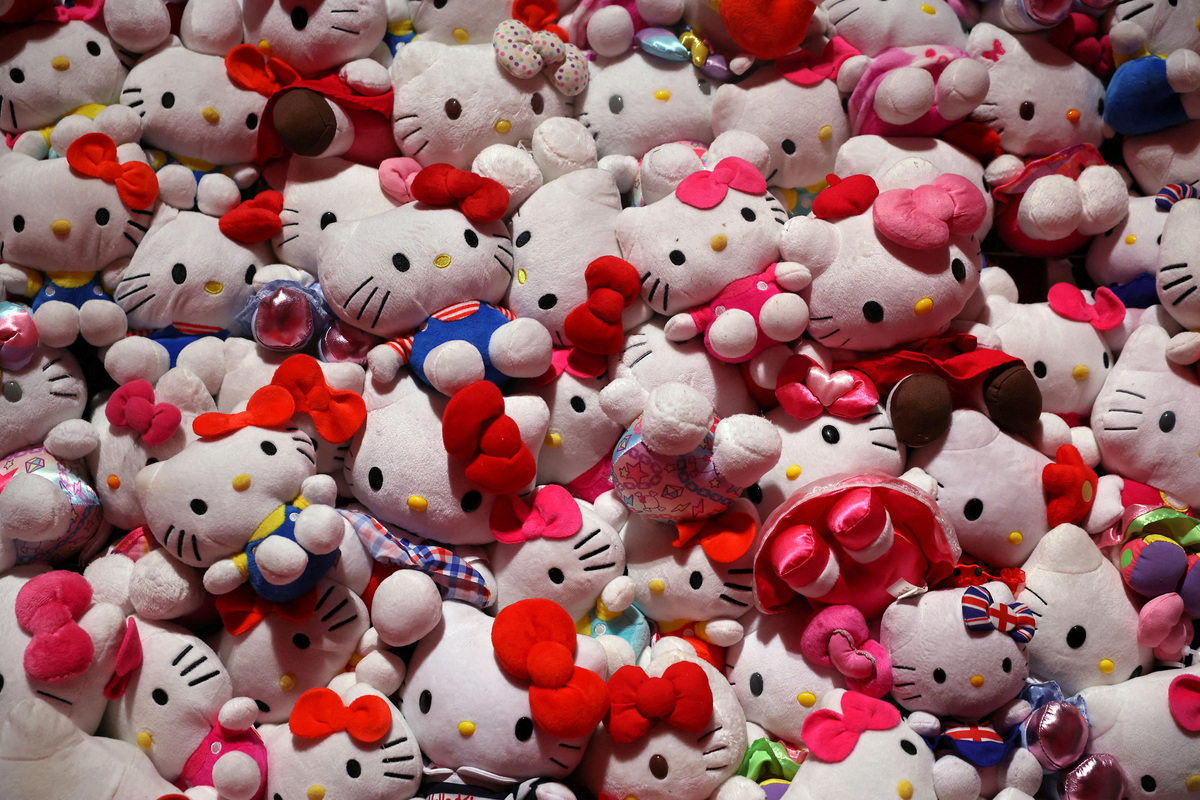 Una exhibición de figuras de Hello Kitty forma parte de 'Cute'. | Reuters